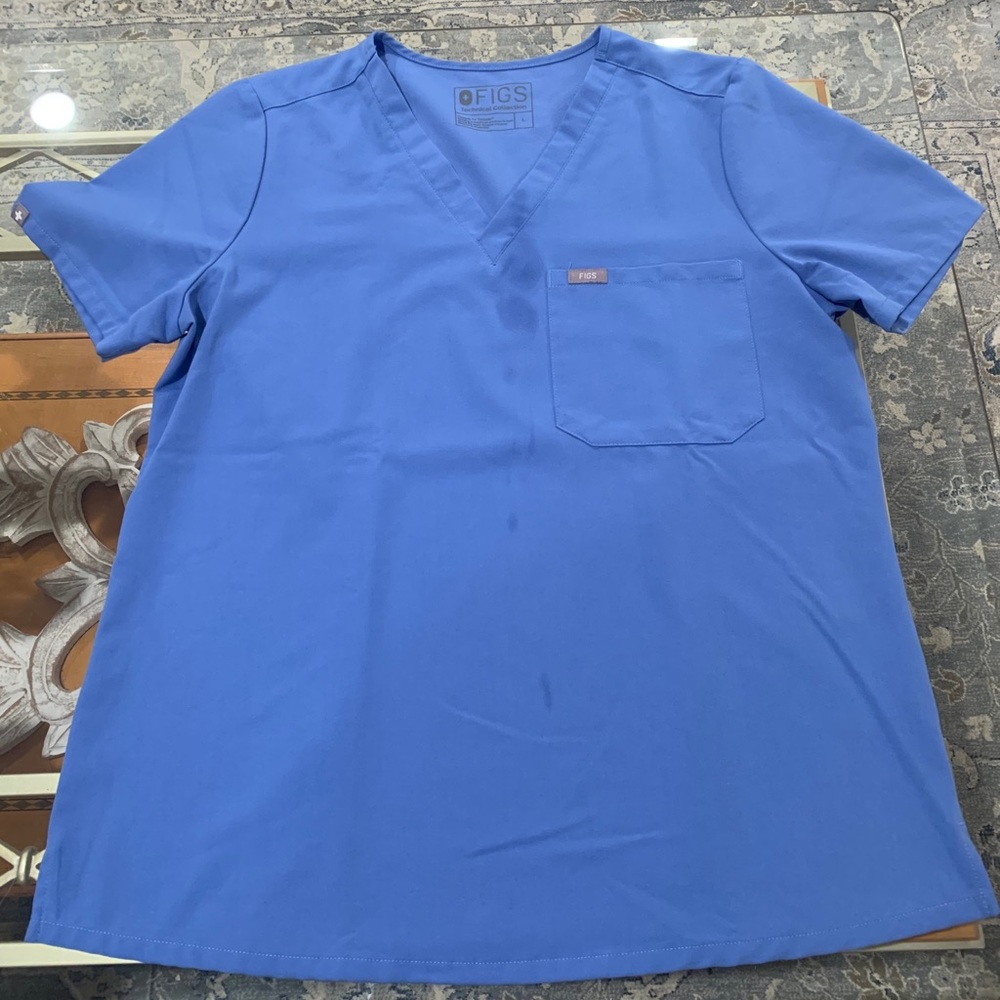 Figs scrub top